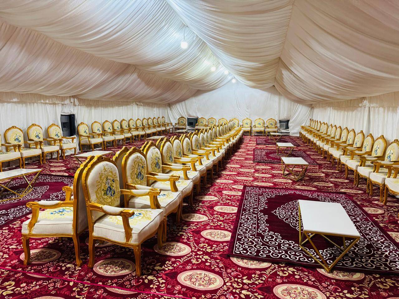 خدمات الضيافة في خيمة العزاء